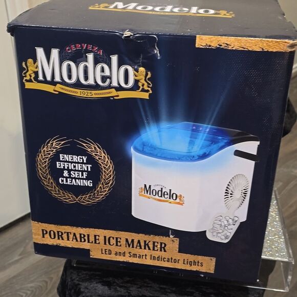 Modelo Portable Ice Maker w/LED & Smart Indicator Lights - Picture 2 of 4